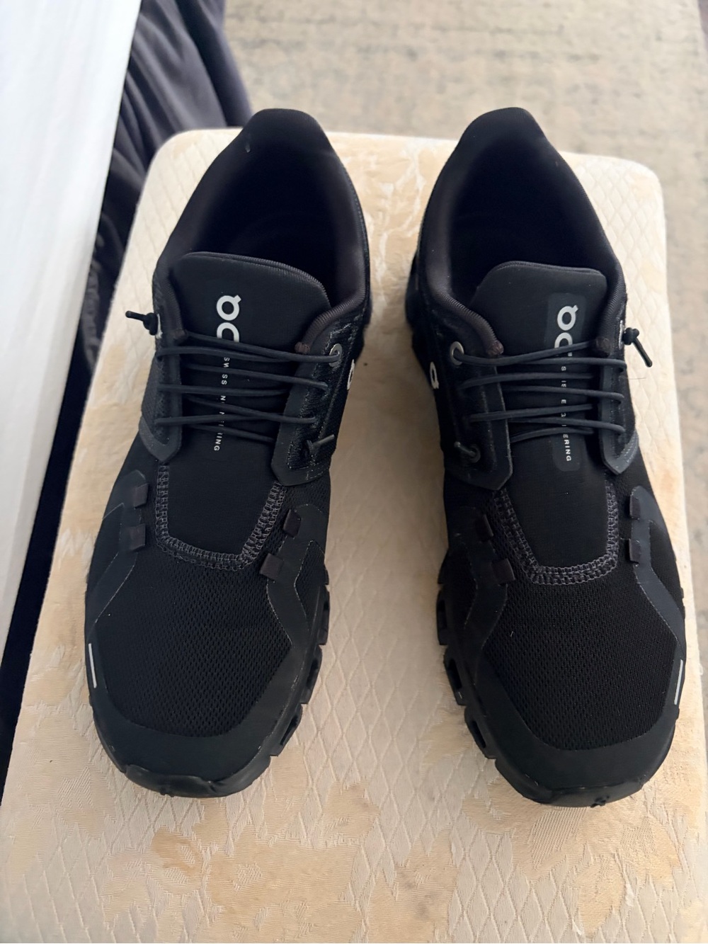 On Running women’s Athletic Cloud 6 Sneakers — Black - Picture 3 of 3